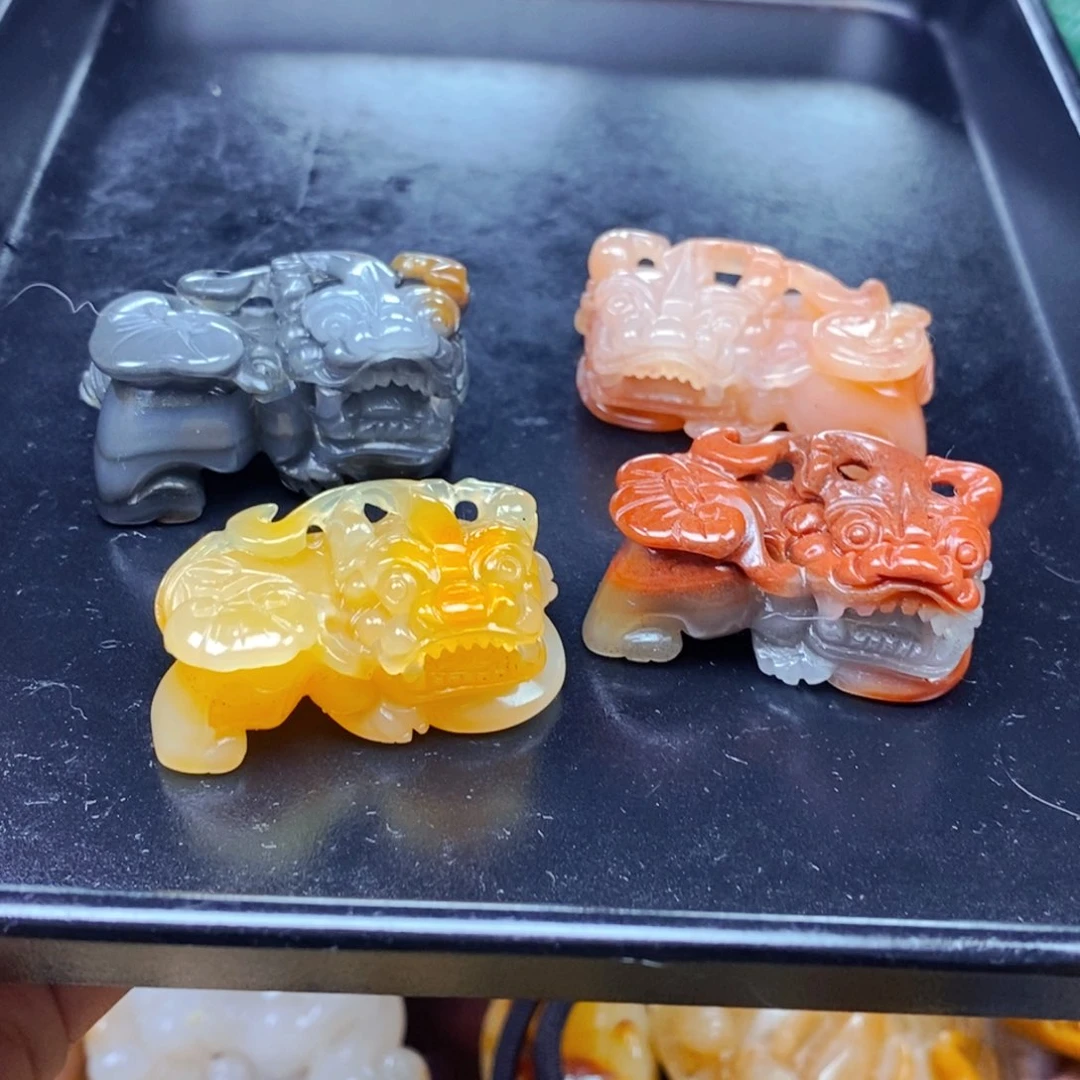 石英质玉（黄龙玉）未镶嵌颈饰
