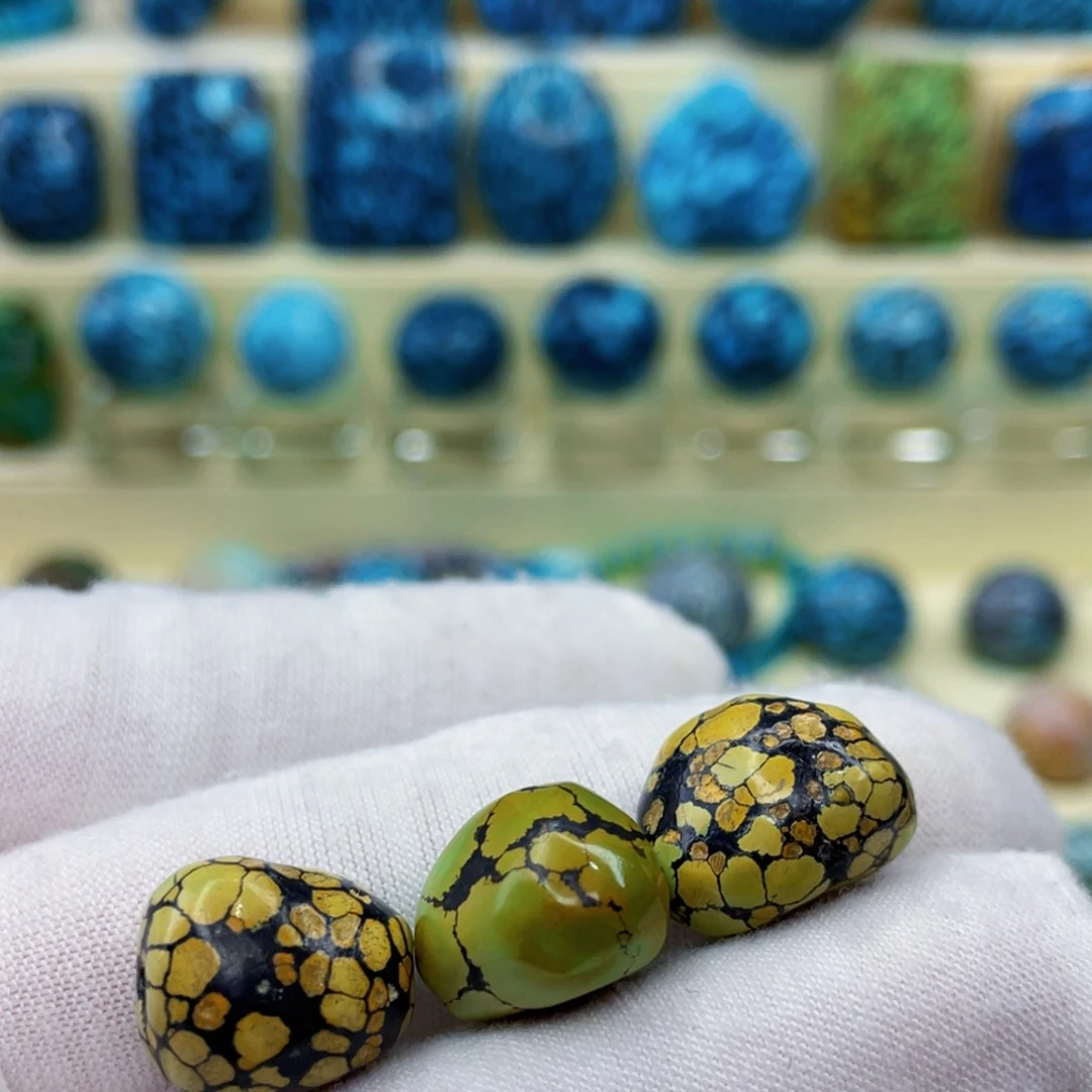 未镶嵌绿松石颈饰