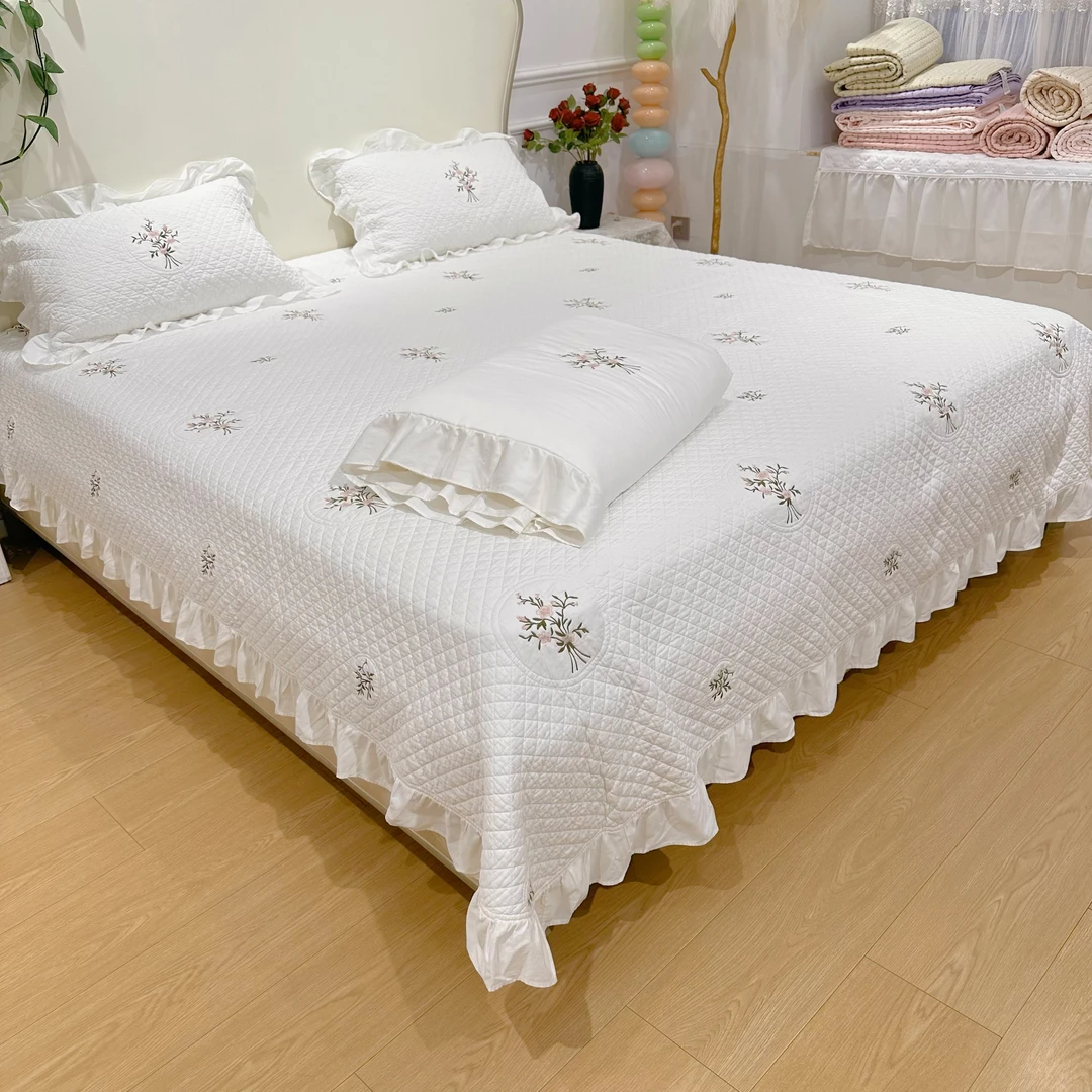 （闭月羞花）高端刺绣重工艺夹棉云小棉双面绣花床盖床品套件