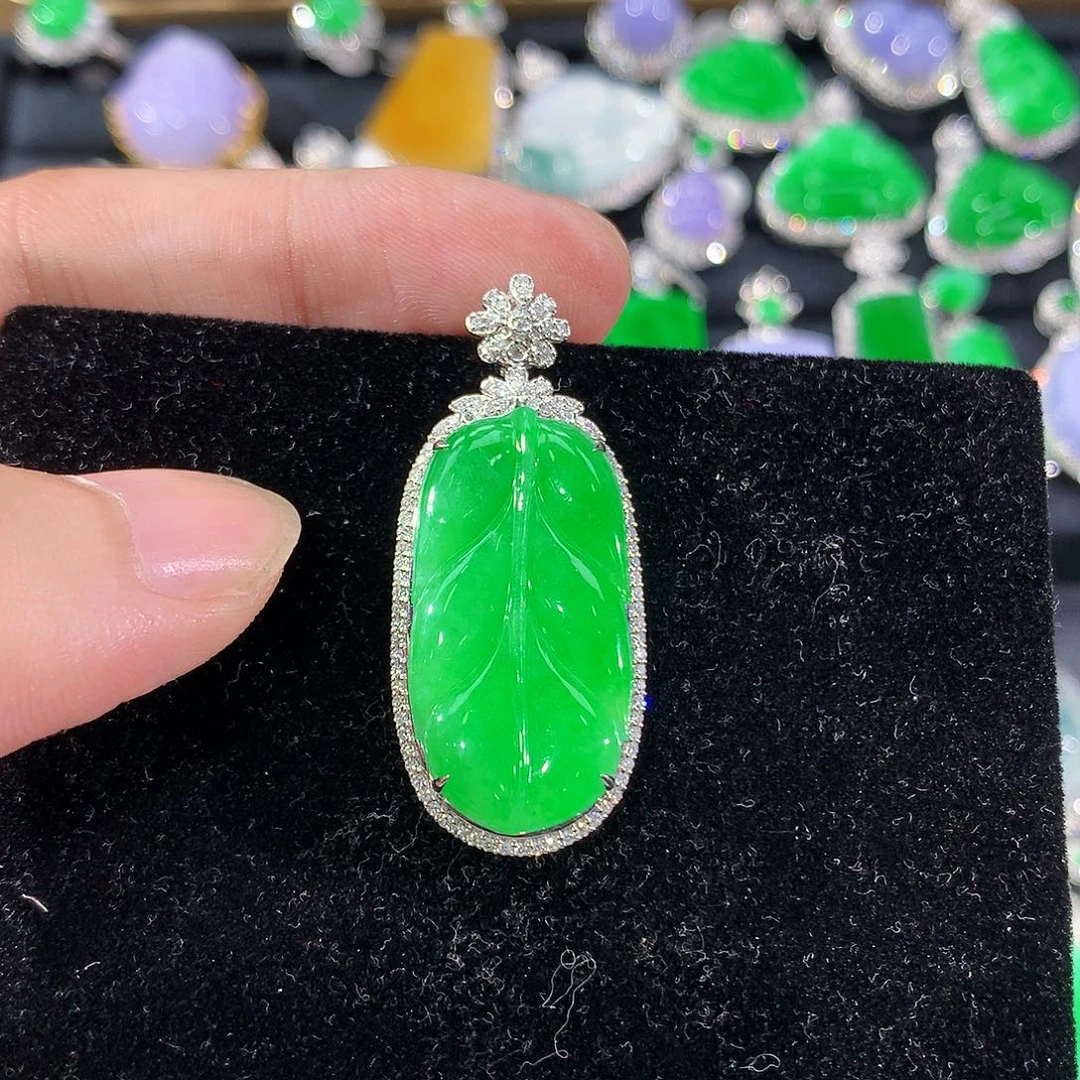 翡翠18K金镶嵌颈饰