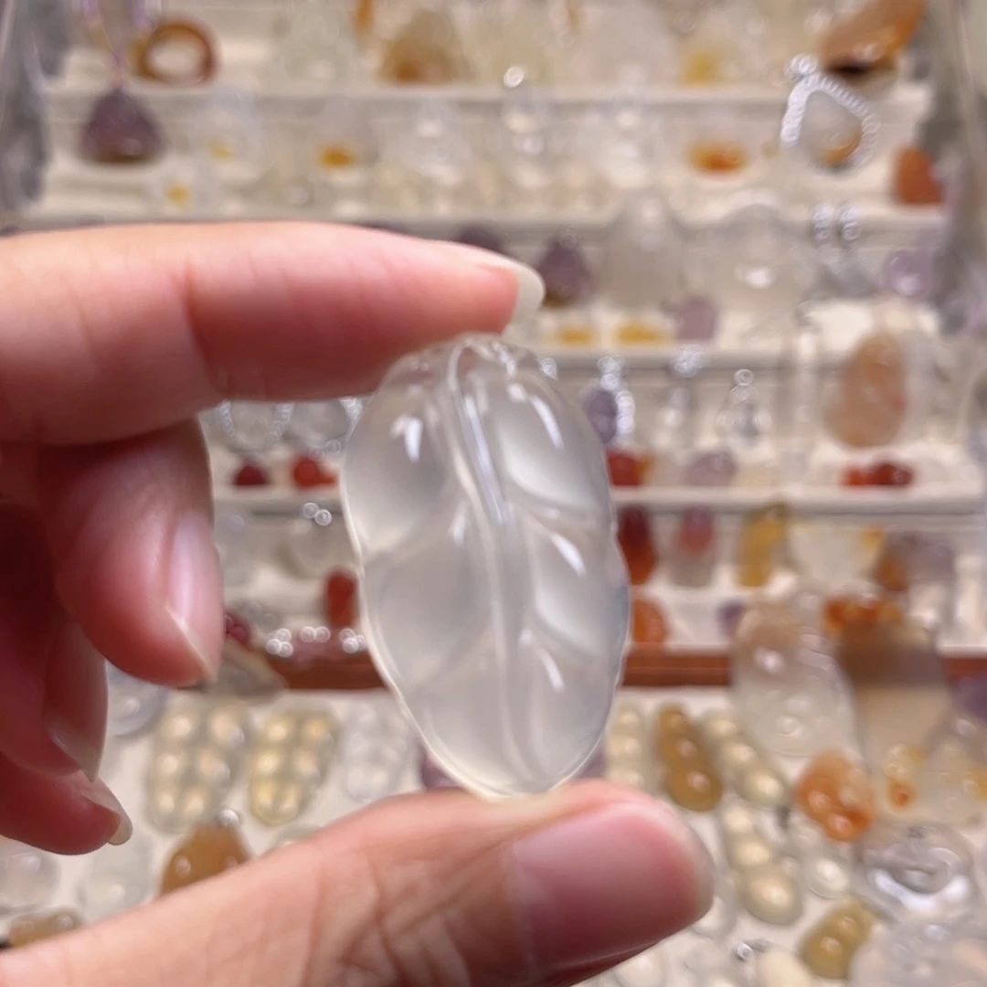 毛****未镶嵌颈饰玛瑙/玉髓福利款不退换哦