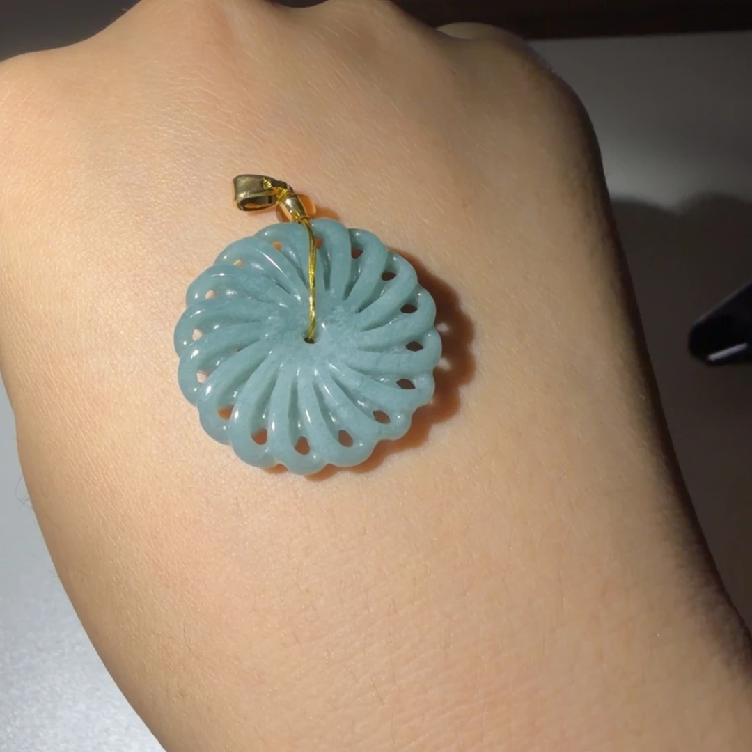 颈饰未镶嵌翡翠好