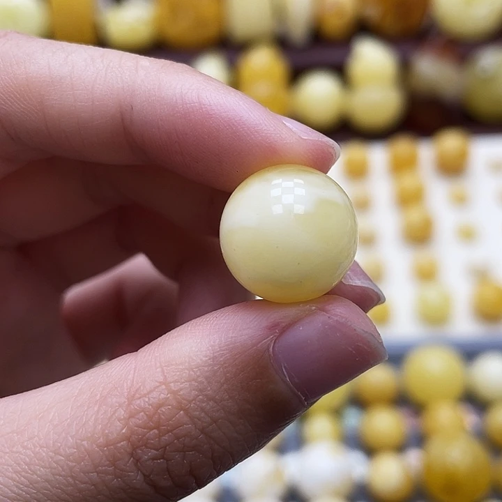 琥珀未镶嵌裸石15mm瑕 411