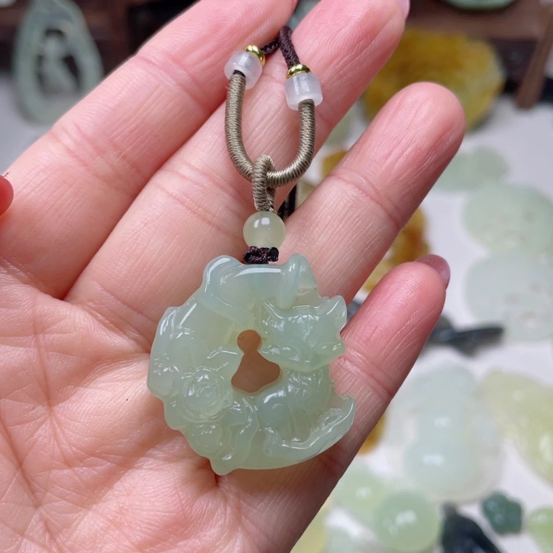 蛇纹石玉颈饰未镶嵌