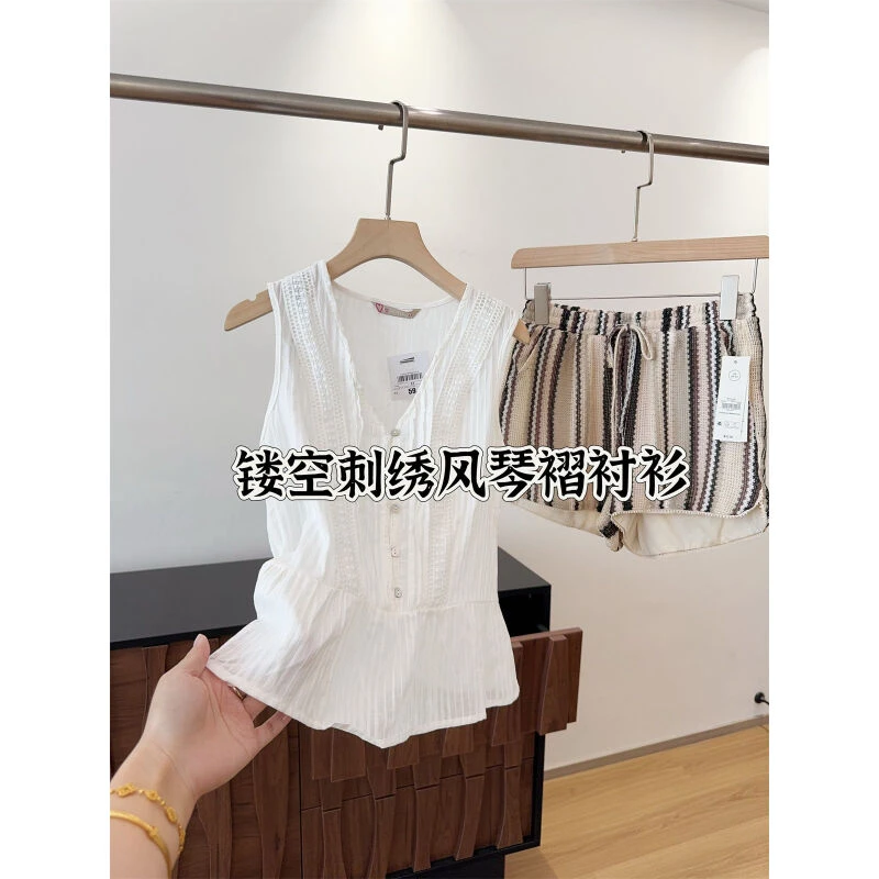 美翻了~纽扣V领纯棉风琴褶刺绣无袖衬衫女