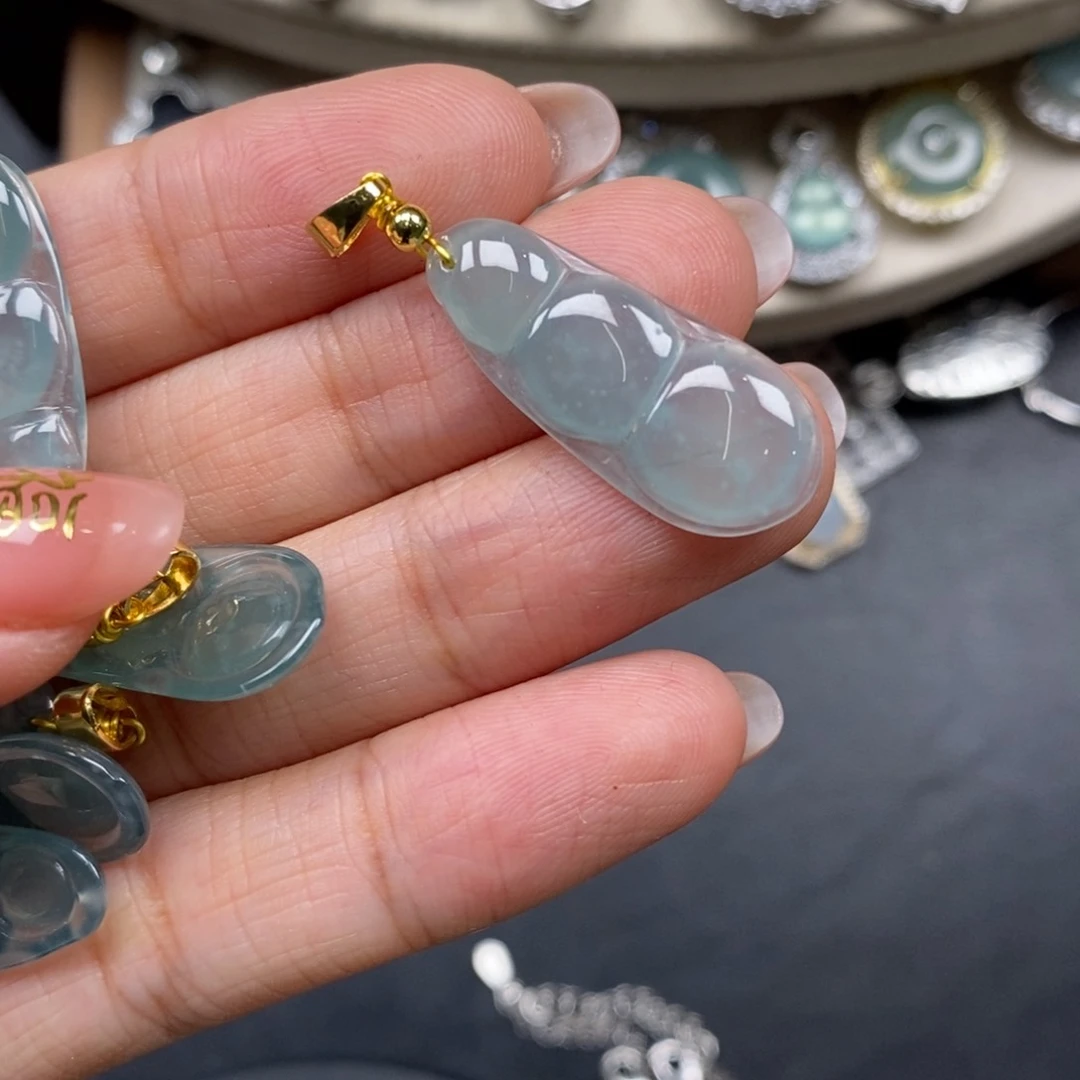 翡翠颈饰未镶嵌翡翠