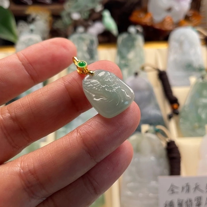 翡翠未镶嵌颈饰玉