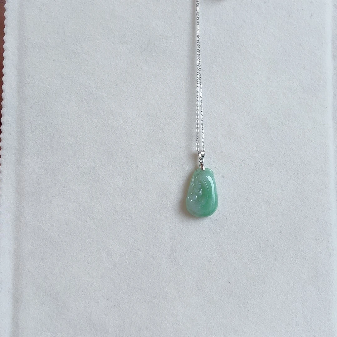 翡翠银S925镀金镶嵌颈饰如意