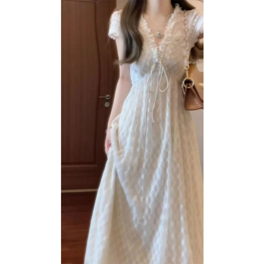 茶歇法式绝美巨好看的掐腰白色V领连衣裙夏女2025新款高级感长裙