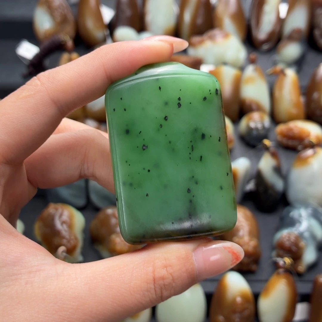 大***败和田玉未镶嵌颈饰