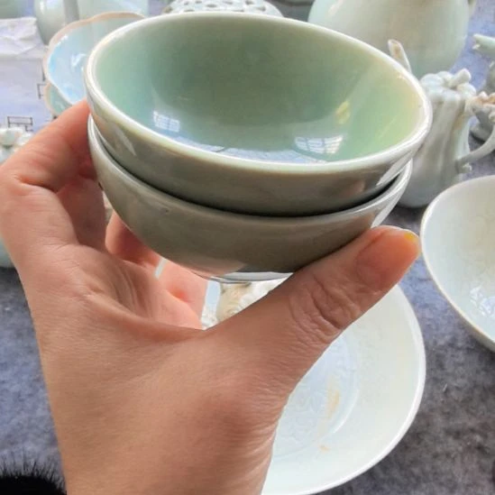 平***福瓷片龙泉杯一个全品一个