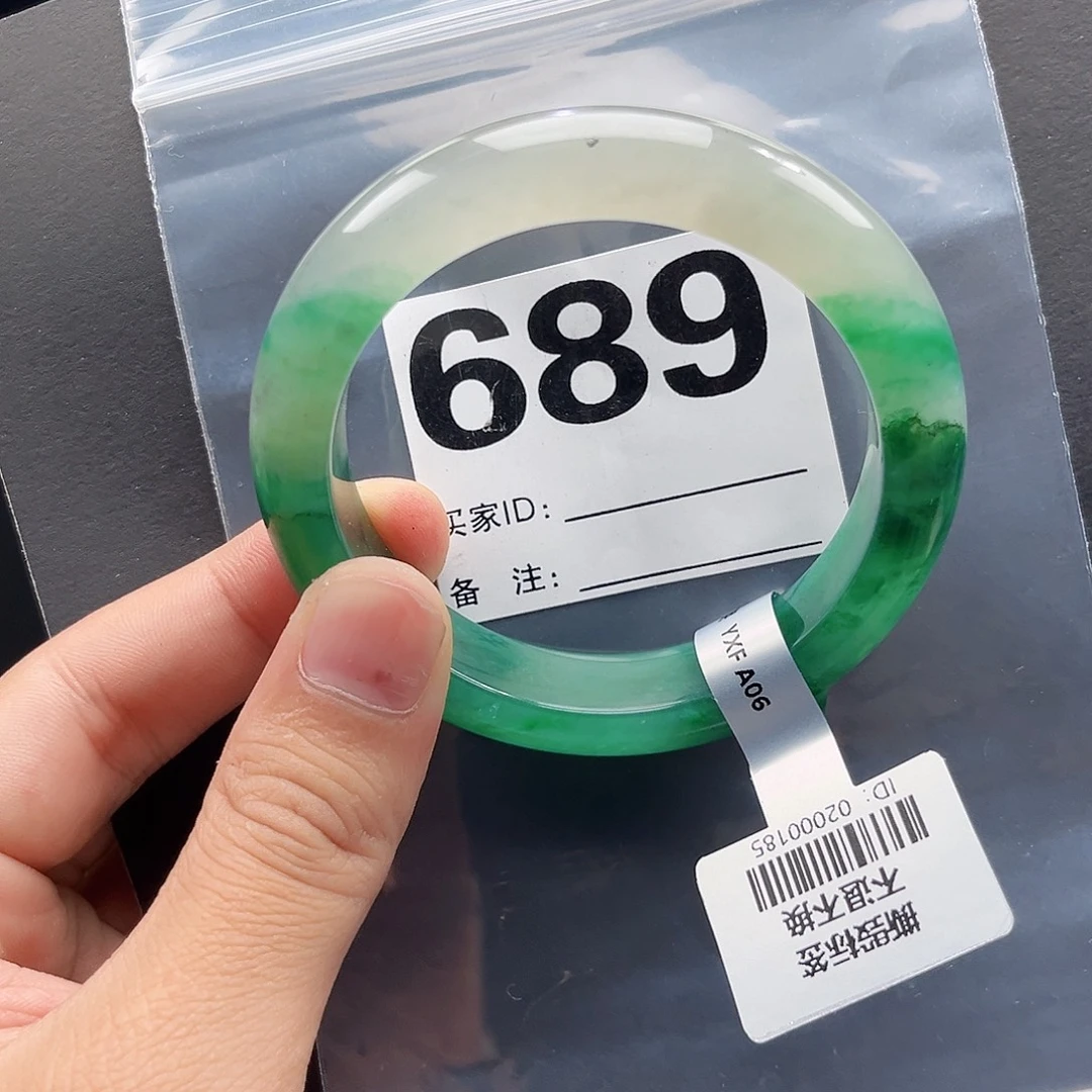 是***呀未镶嵌手镯石英质玉（非洲翠）57圈口689