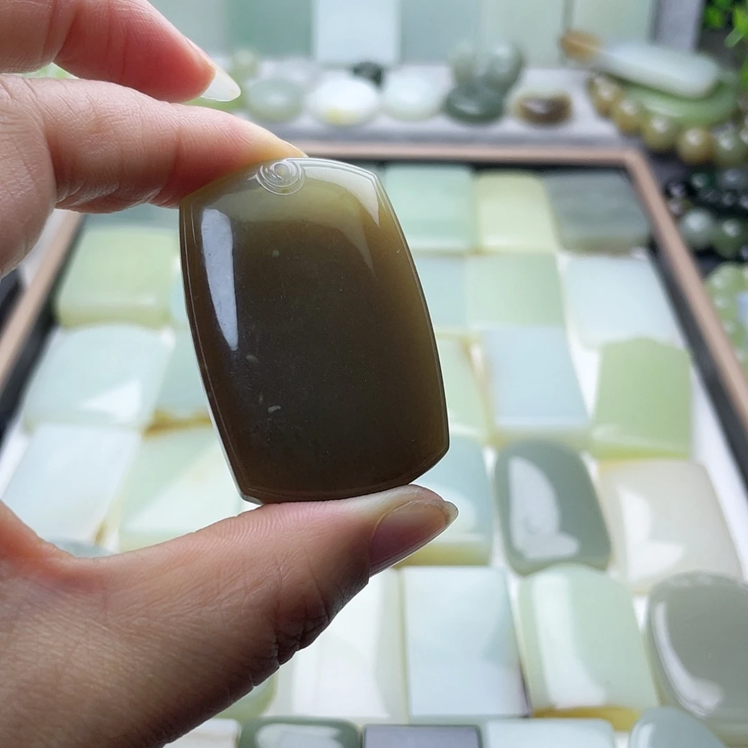 颈饰未镶嵌和田玉（糖玉）