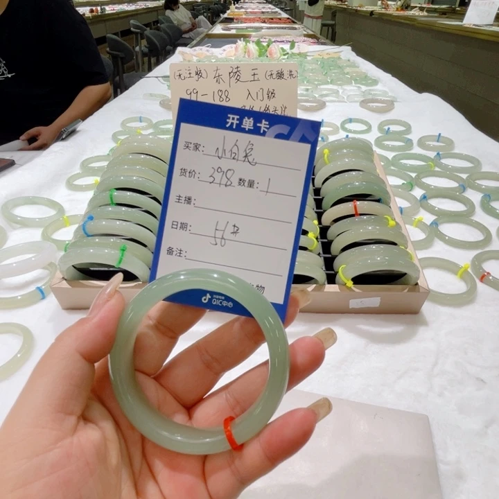 石英岩玉手镯未镶嵌