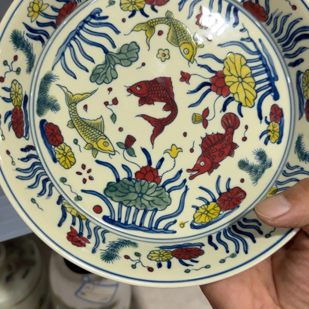瓷片摆件的是谁和哪个了么