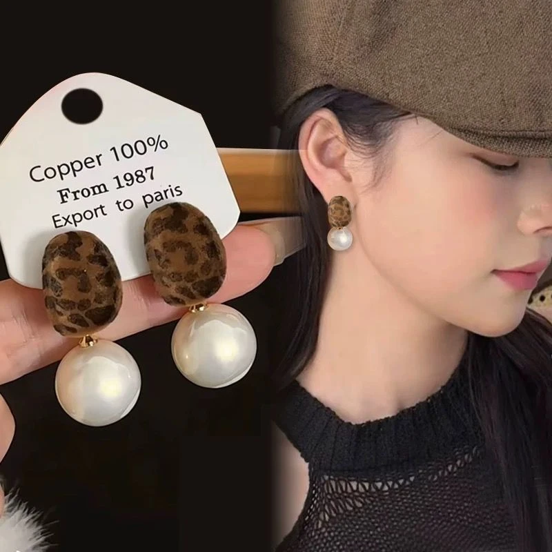 铜合金仿珍珠耳饰 秋冬新款豹纹奶油仿珍珠耳钉气质耳环轻奢耳饰