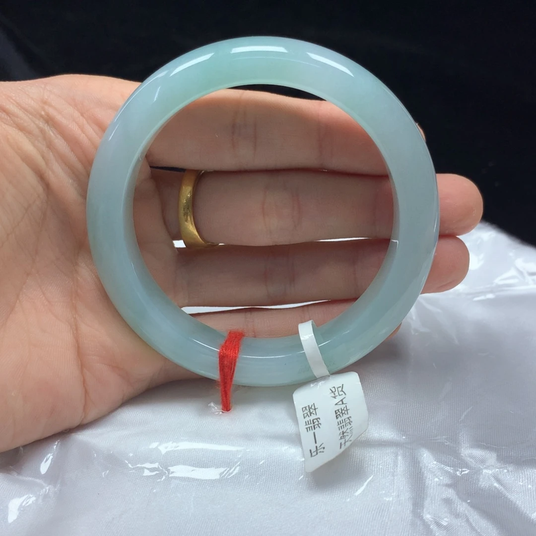 翡翠未镶嵌手镯（圆镯）57.2