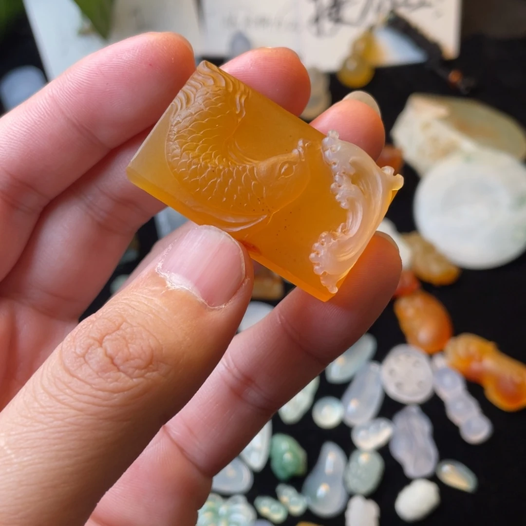 定制玛瑙金龙鱼吊坠