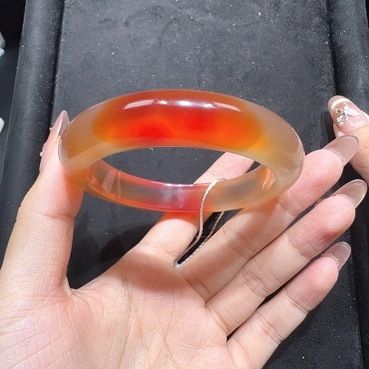 玛瑙/玉髓手镯未镶嵌五****?