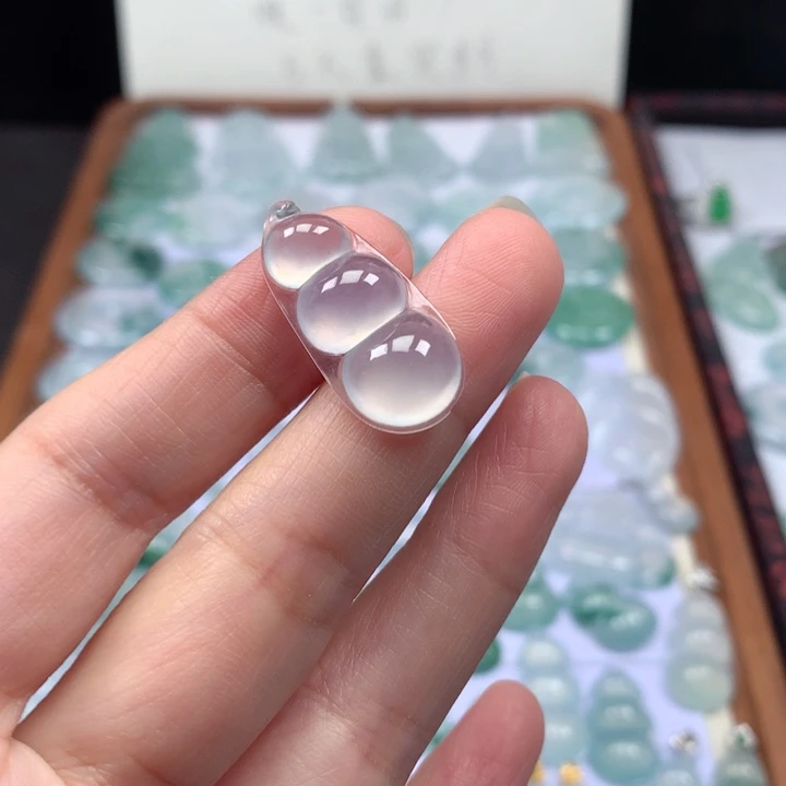 颈饰未镶嵌翡翠高冰福豆