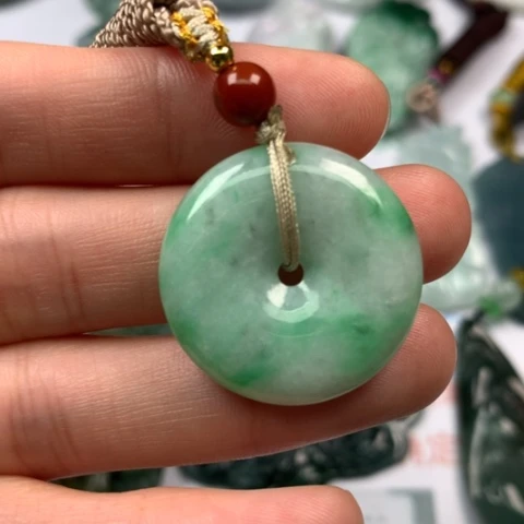 翡翠颈饰未镶嵌翡翠