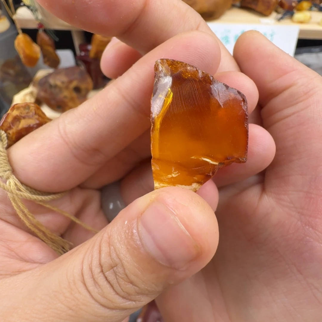七***安琥珀未镶嵌耳饰6克