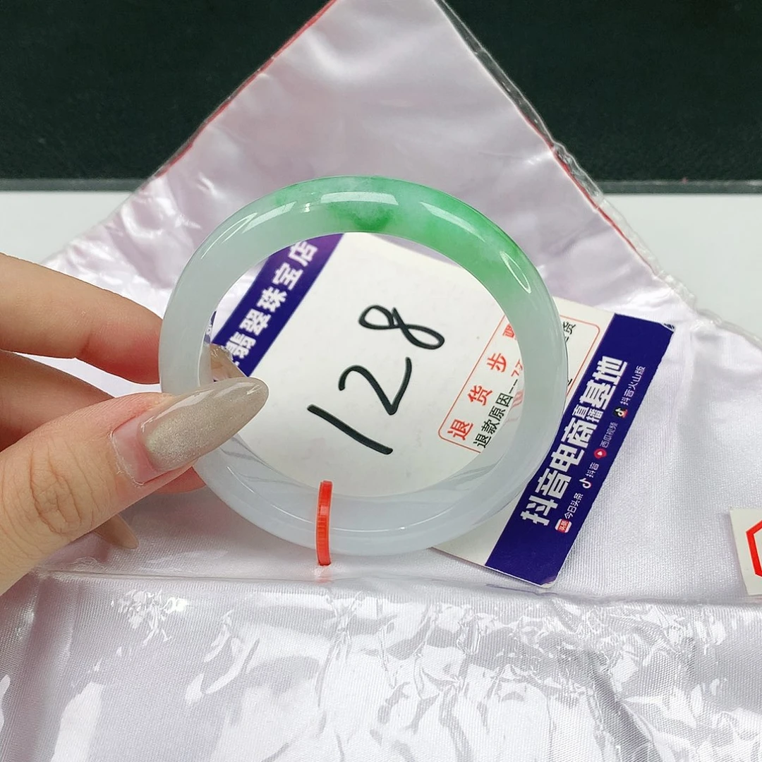 翡翠手镯未镶嵌翡翠12