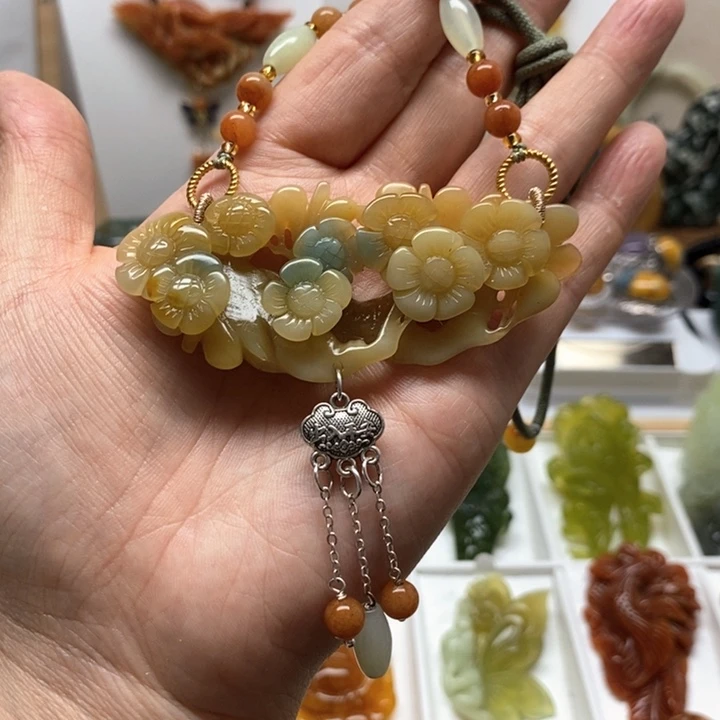 蛇纹石玉颈饰未镶嵌