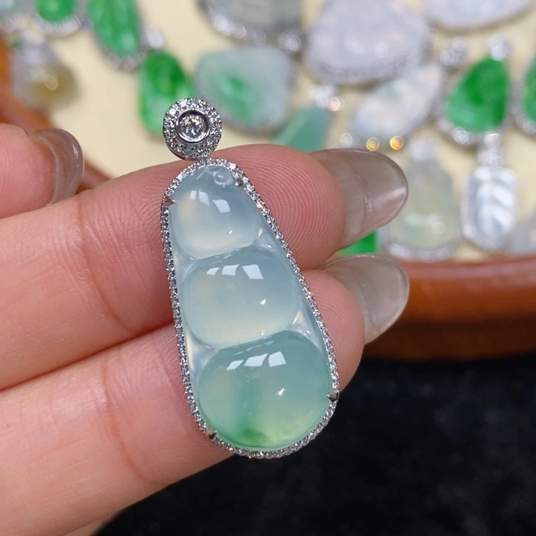 翡翠吊坠(赠链)18K金镶嵌