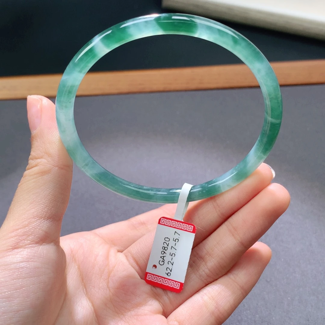 翡翠手镯未镶嵌天然翡翠手镯叮当镯