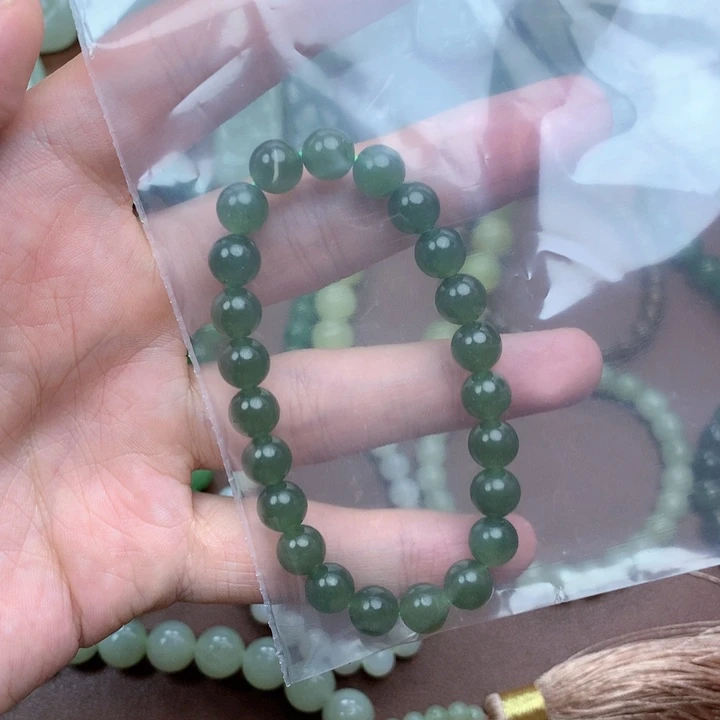 N***n未镶嵌手镯和田玉