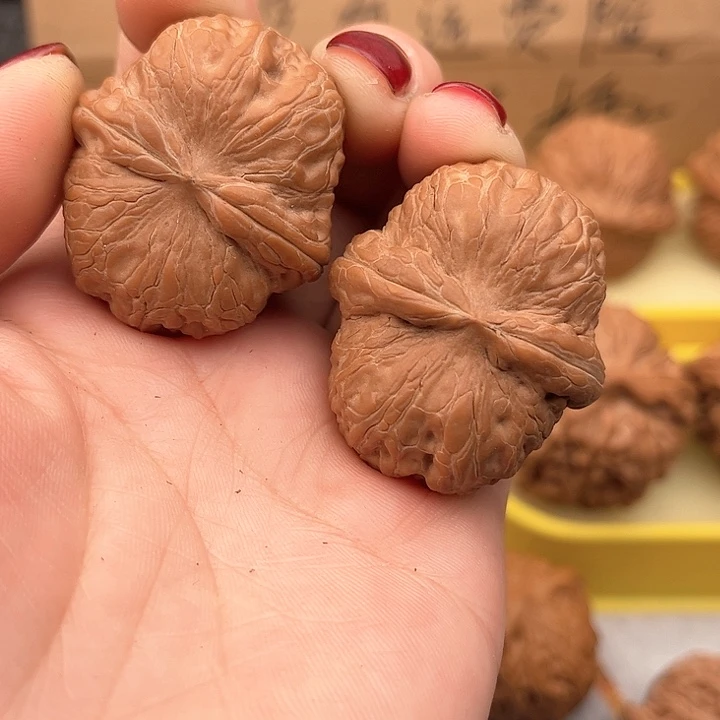 文玩核桃把件元宝39黄