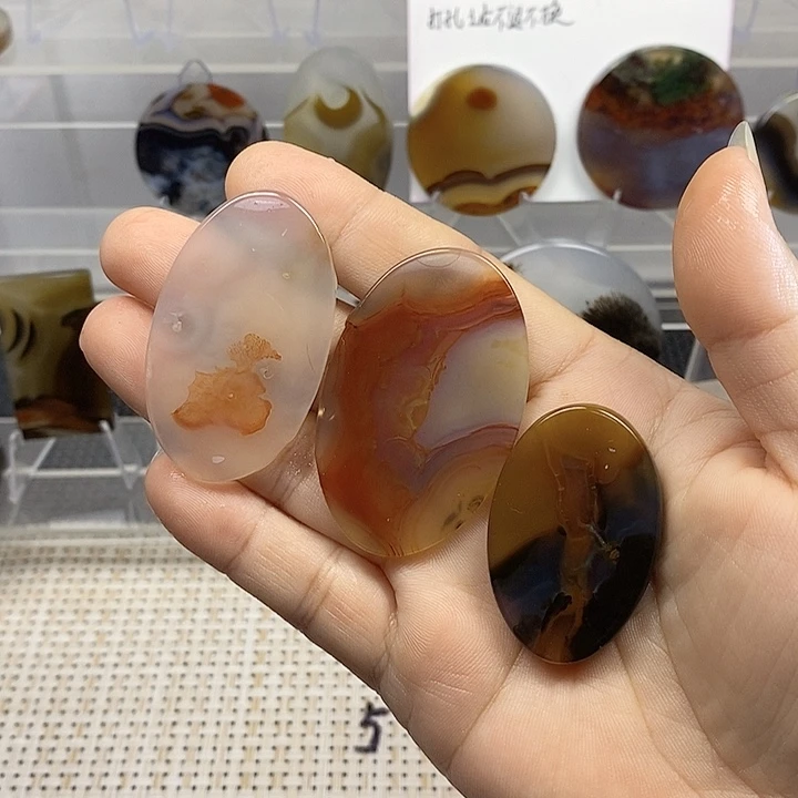未镶嵌颈饰玛瑙/玉髓天**月