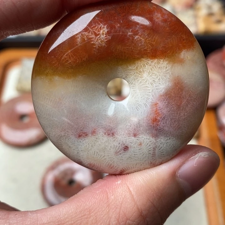 硅化玉颈饰未镶嵌小***画