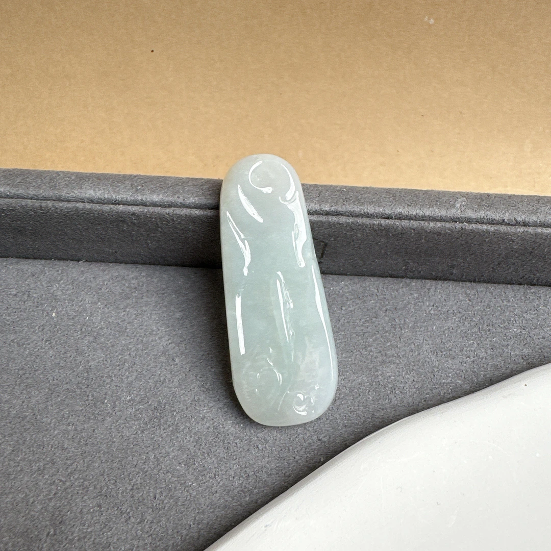 缅甸A货翡翠连年有鱼挂件