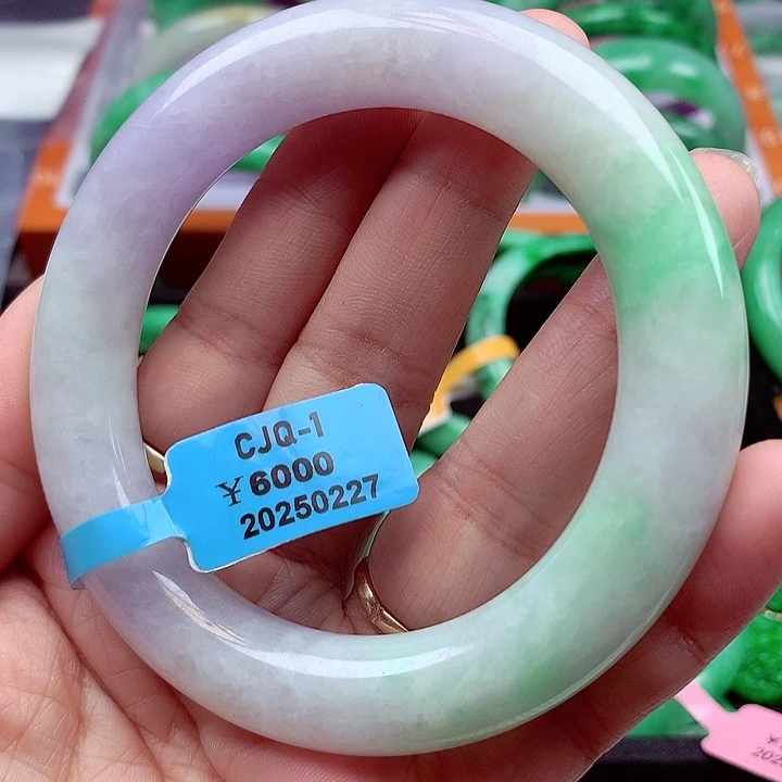 翡翠手镯未镶嵌翡翠