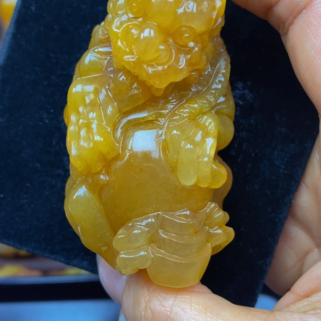 未镶嵌石英质玉（黄龙玉）颈饰