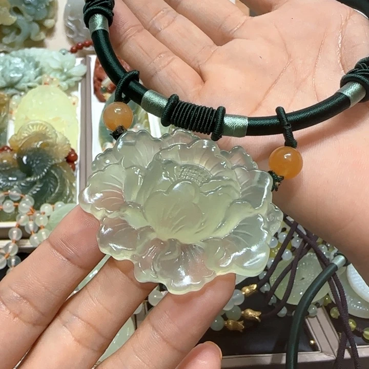 蛇纹石玉未镶嵌吊坠