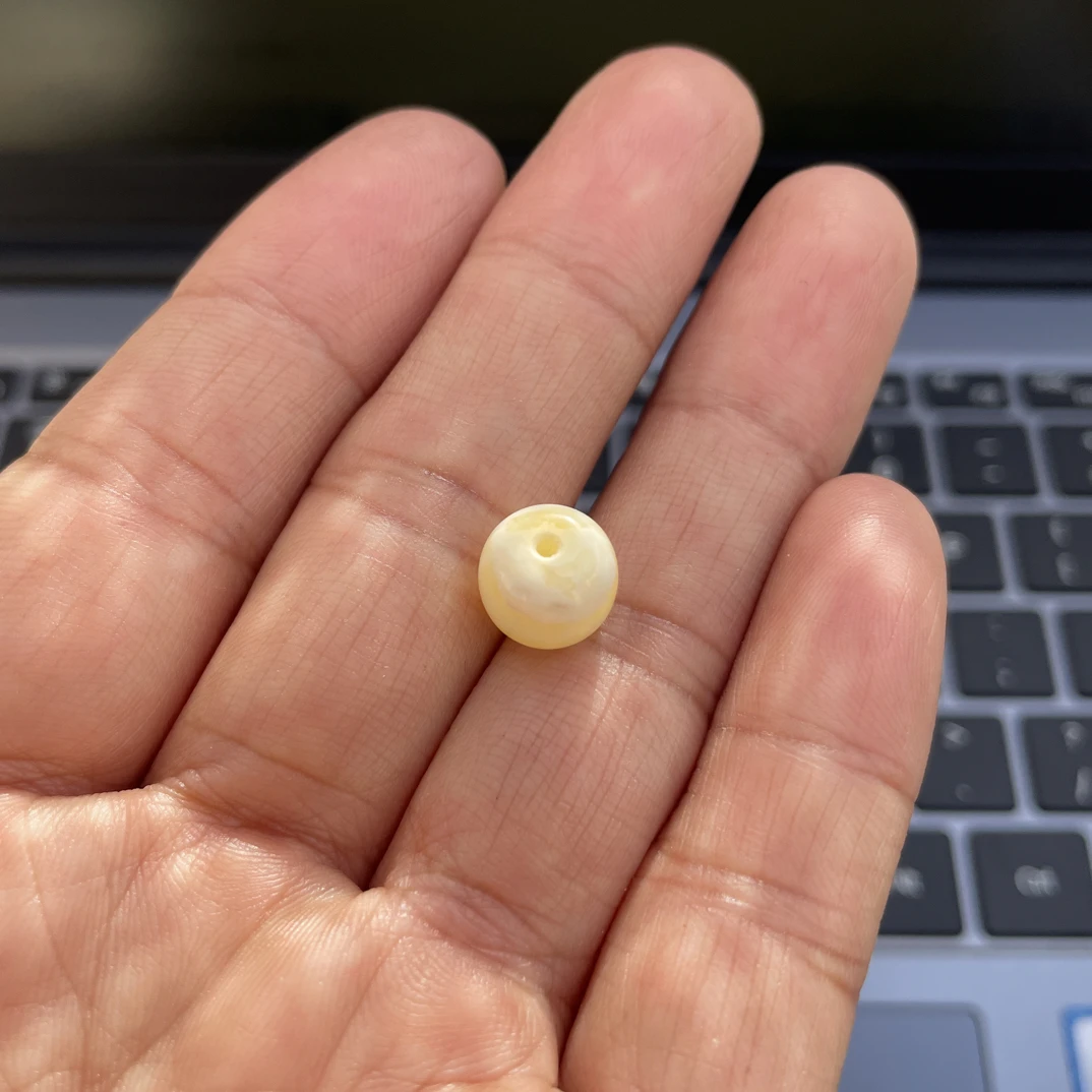 蜜蜡老型白蜜原石文玩蜜蜡0.45g