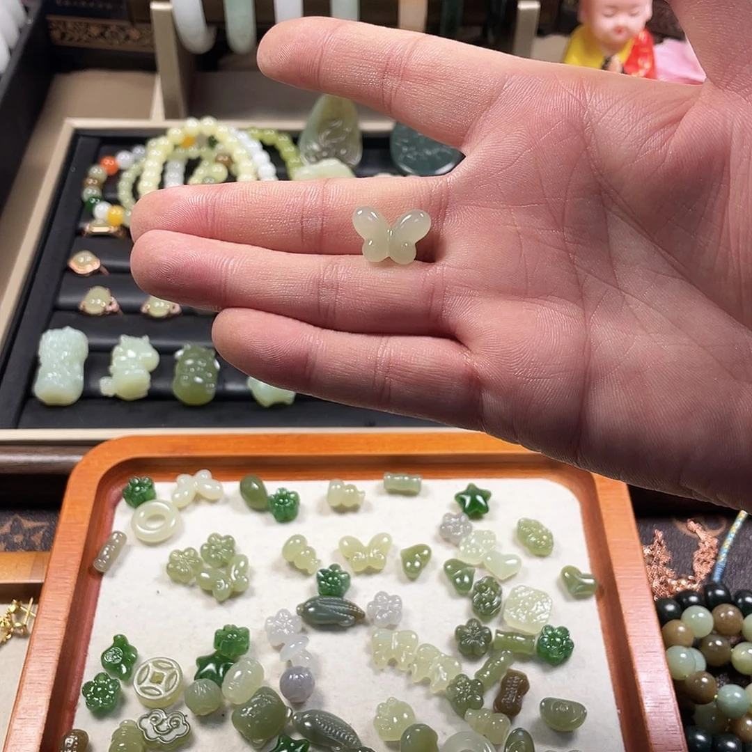 小***干和田玉未镶嵌颈饰