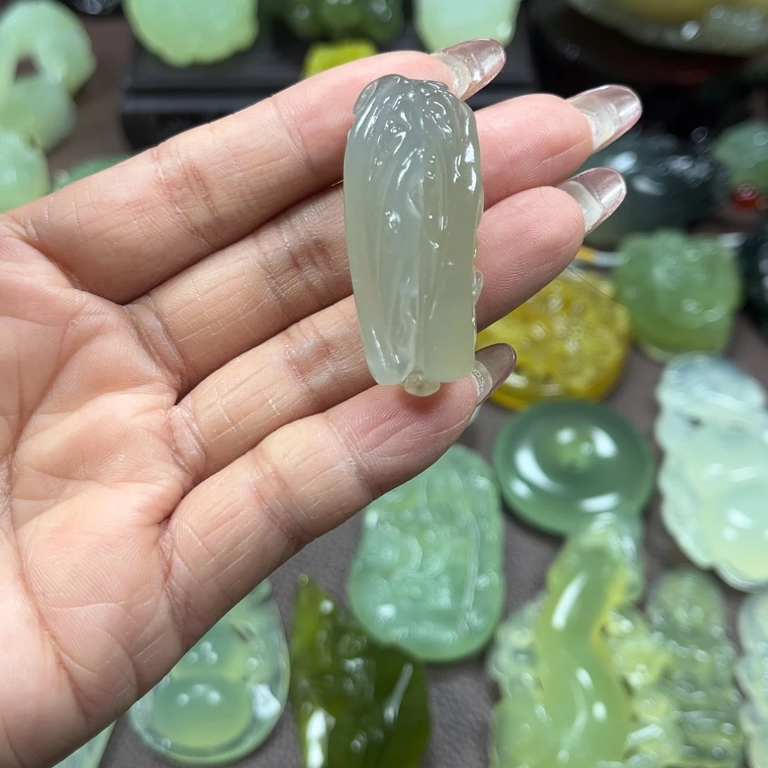 蛇纹石玉未镶嵌颈饰