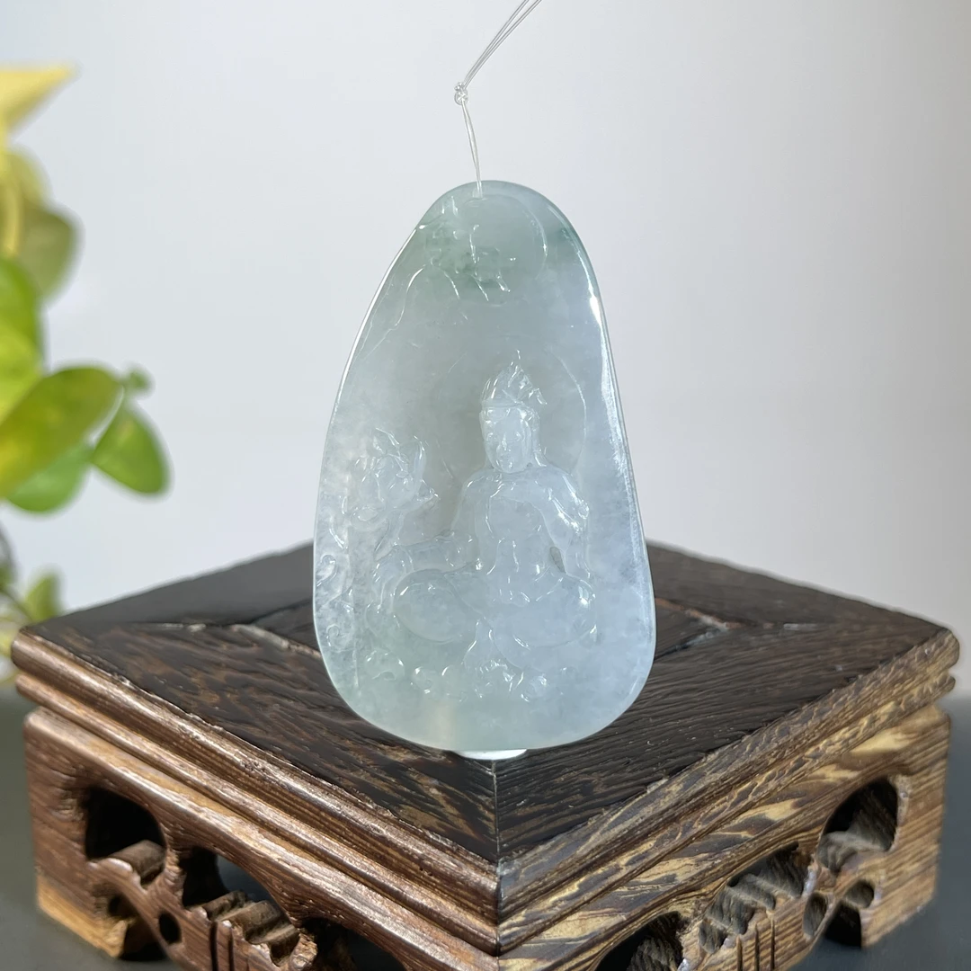 JXA09-110 天然翡翠缅甸A货 持莲观音