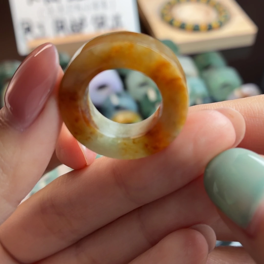 定制翡翠未镶嵌特色