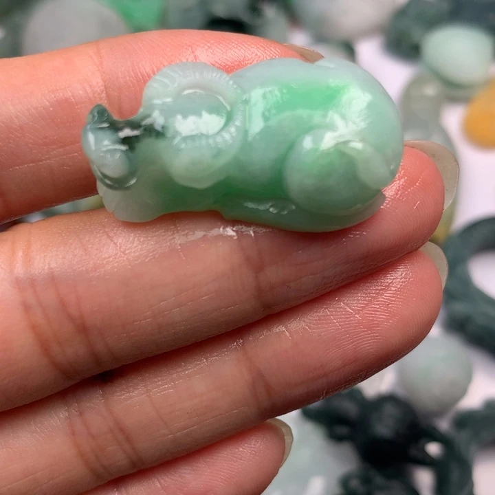 L***r定制翡翠未镶嵌翡翠