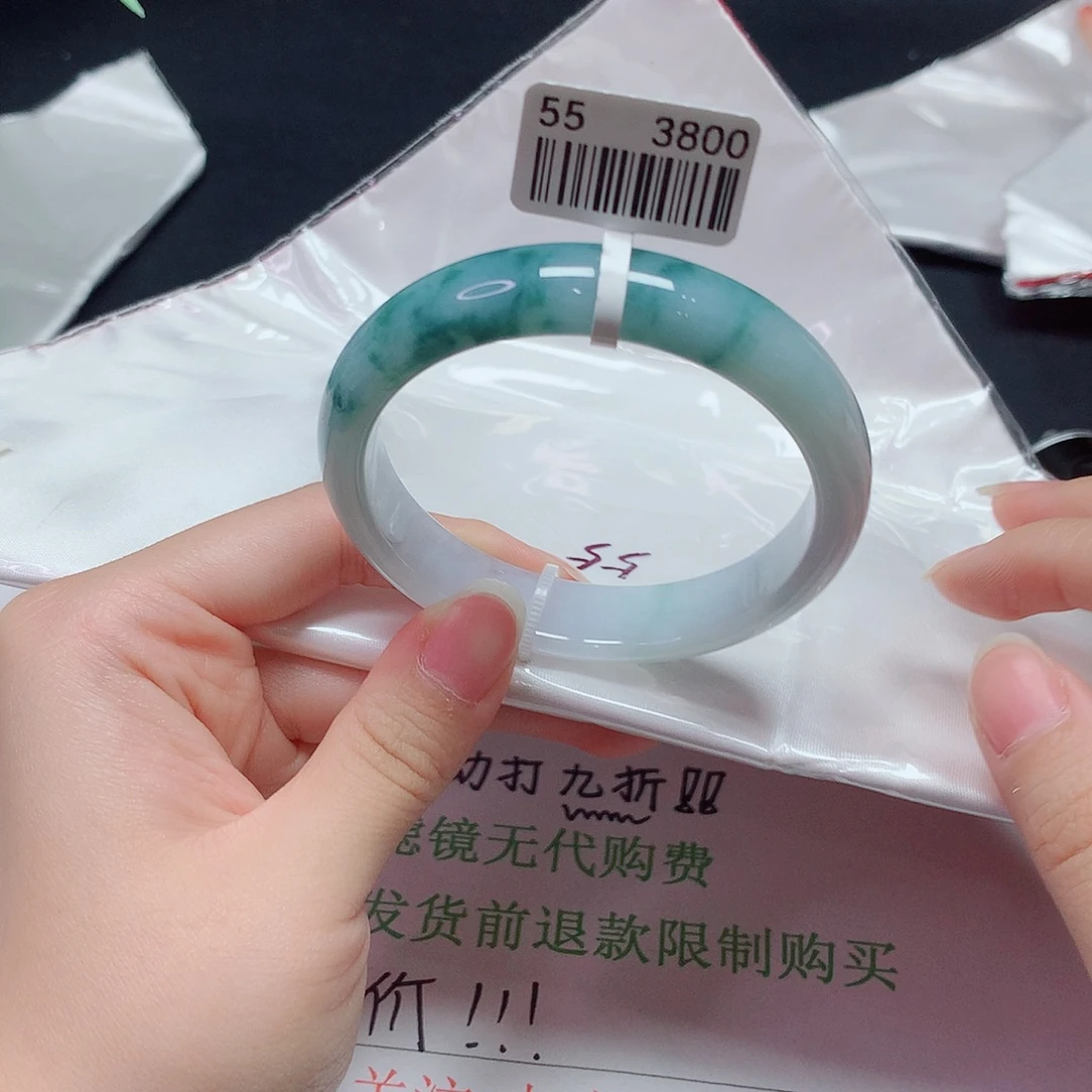 翡翠手镯未镶嵌翡翠手镯