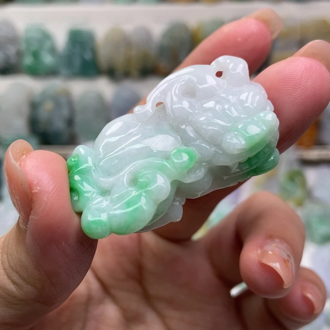 吊坠(赠链)未镶嵌翡翠