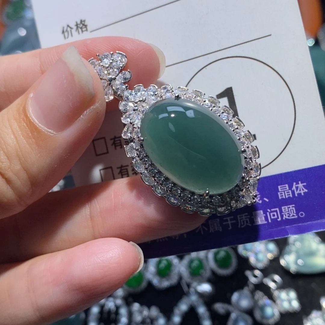 温***暖翡翠未镶嵌颈饰翡翠