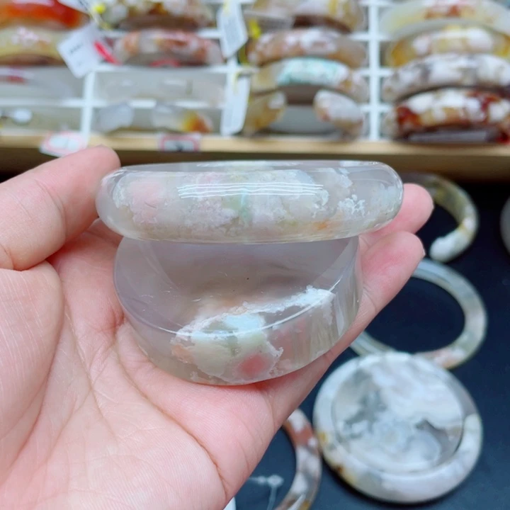 杨***益玛瑙/玉髓未镶嵌手镯59.5