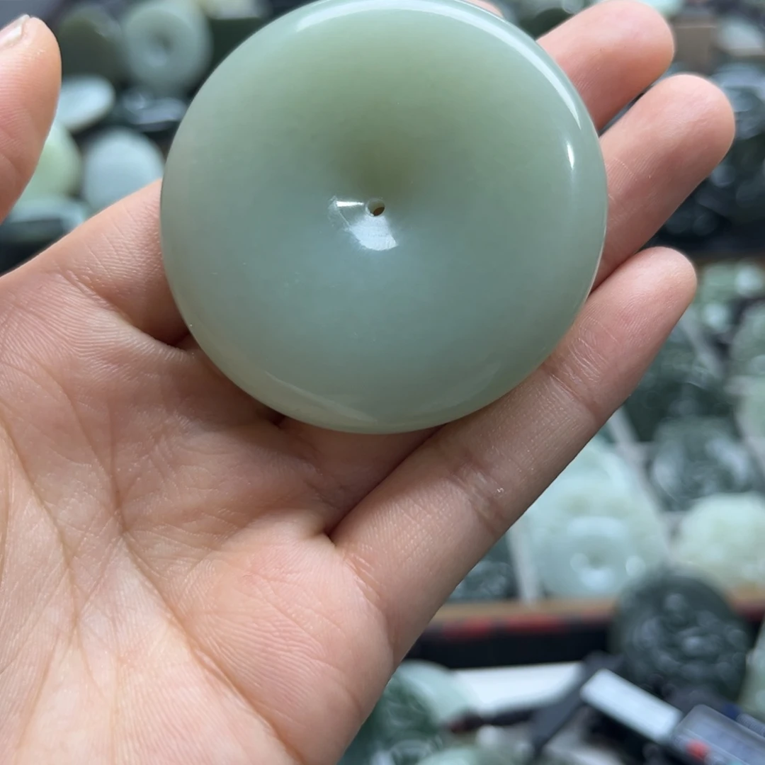 为***当和田玉未镶嵌颈饰