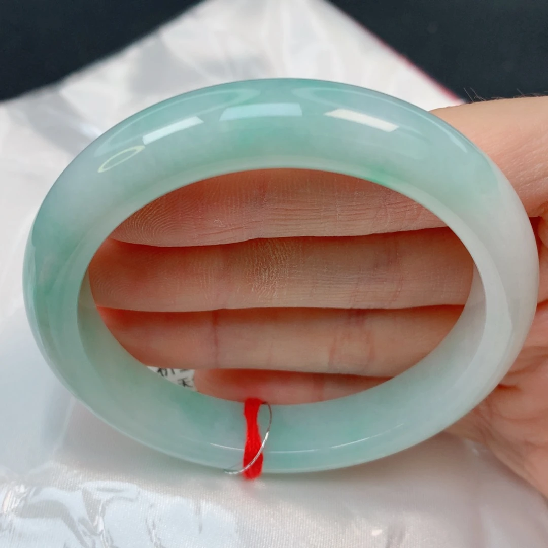 未镶嵌手镯翡翠56正圈，秀气淡绿，完整，027